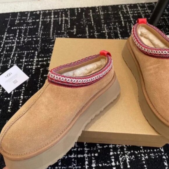 UGG classic super mini platform boots - Picture 7 of 9